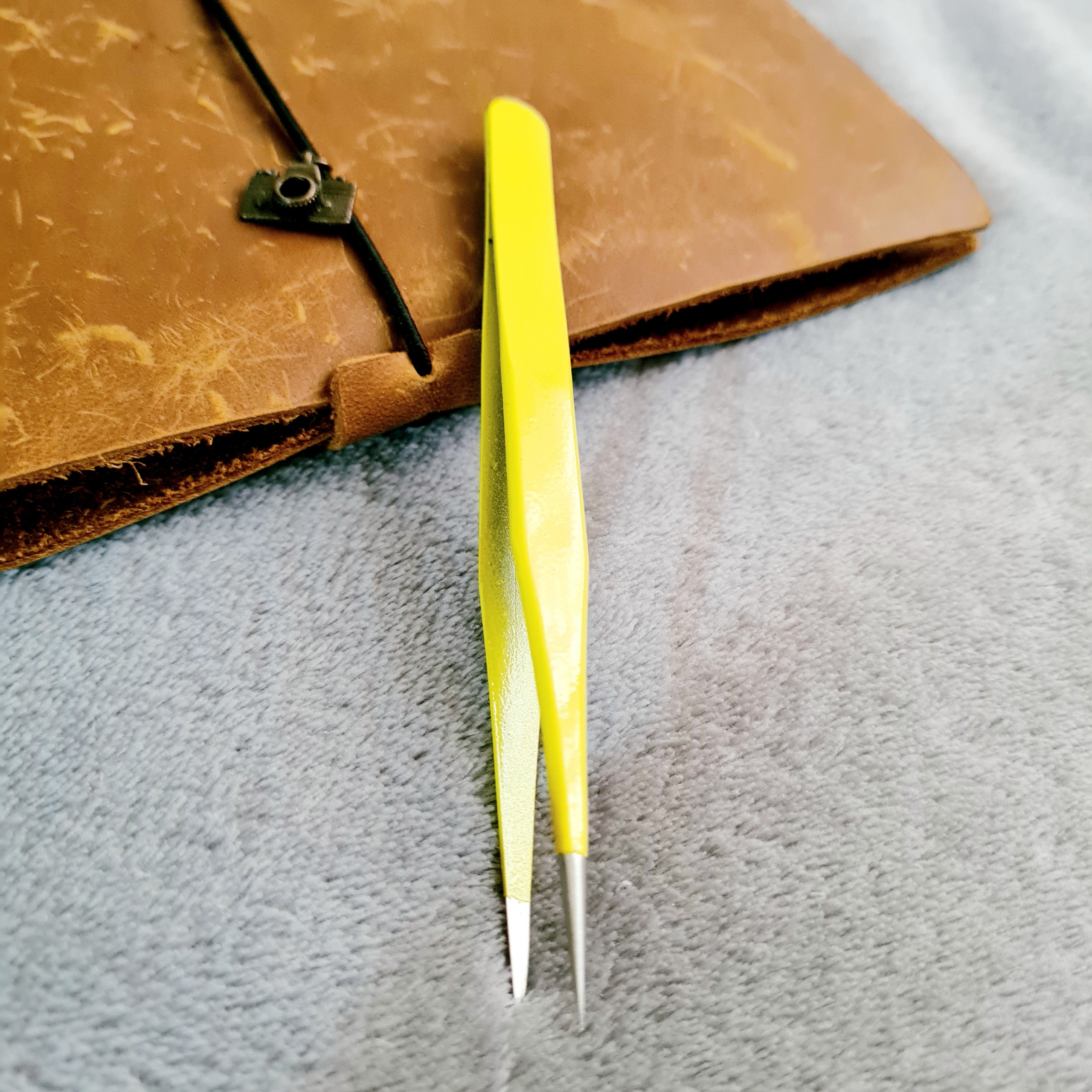 Nhíp gắp đá nail
