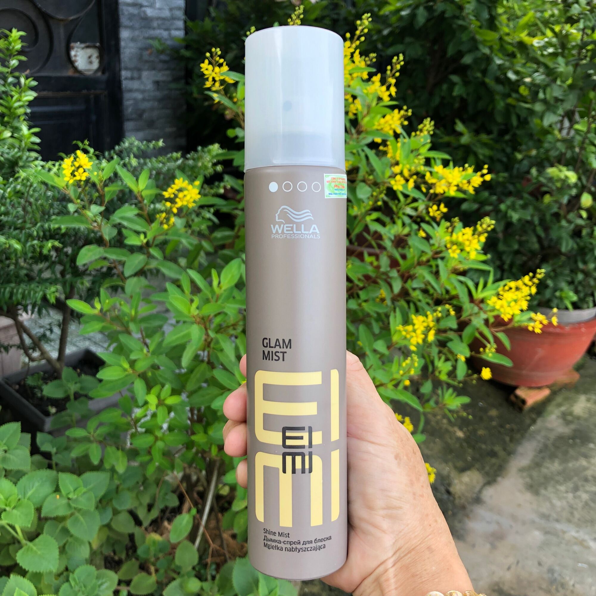 Xịt dưỡng tóc Wella EIMI giúp tóc sáng bóng Glam Mist Shine 200ml.