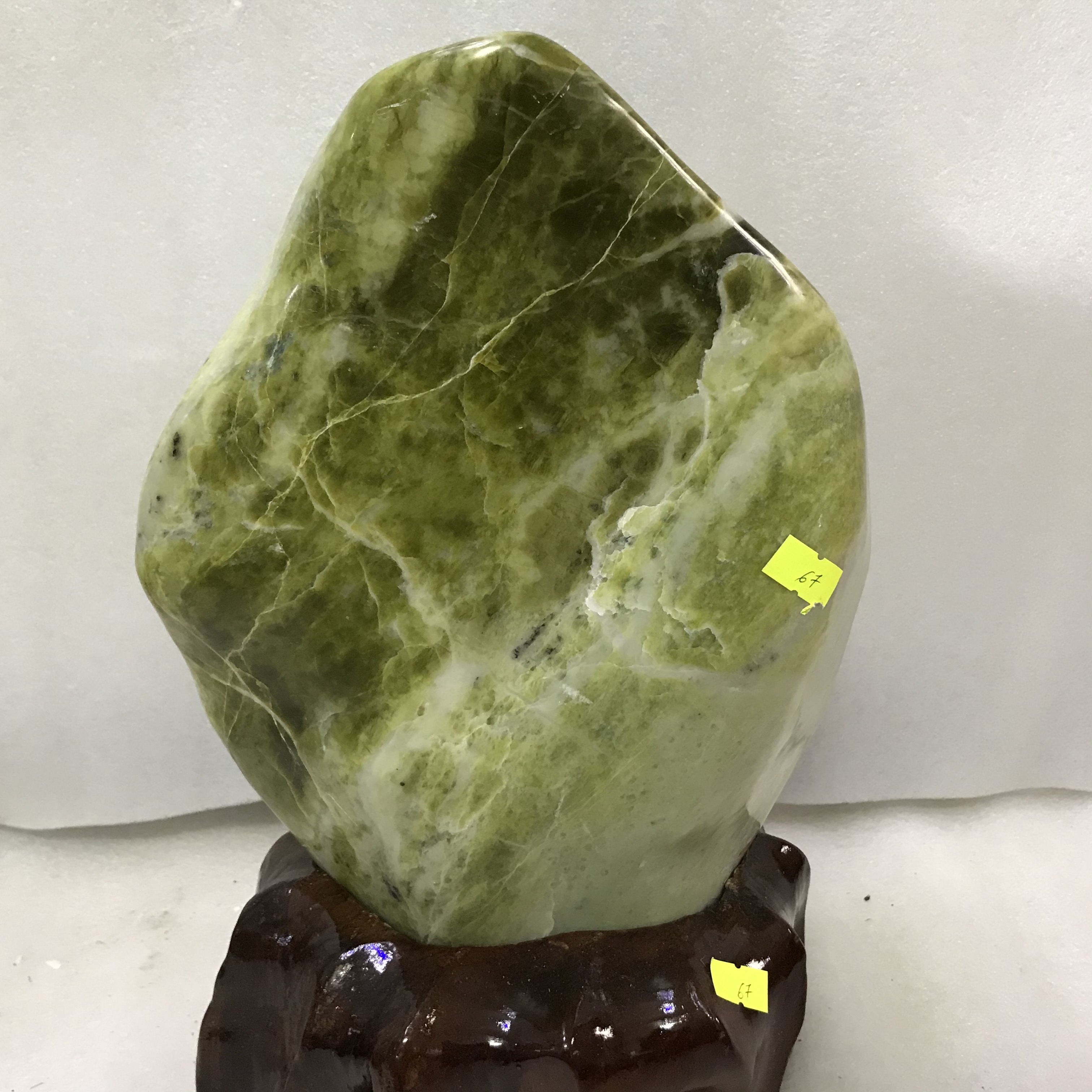 [HCM]Cây đá ngọc cao 36 cm nặng 9 kg hoàn toàn ngọc serpentine màu xanh cốm cho người mệnh Hỏa và Mộc