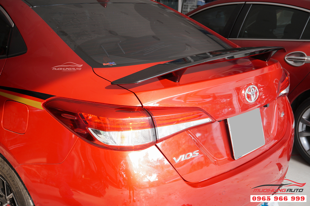 Đuôi gió thể thao Toyota Vios có Đèn - Mộc