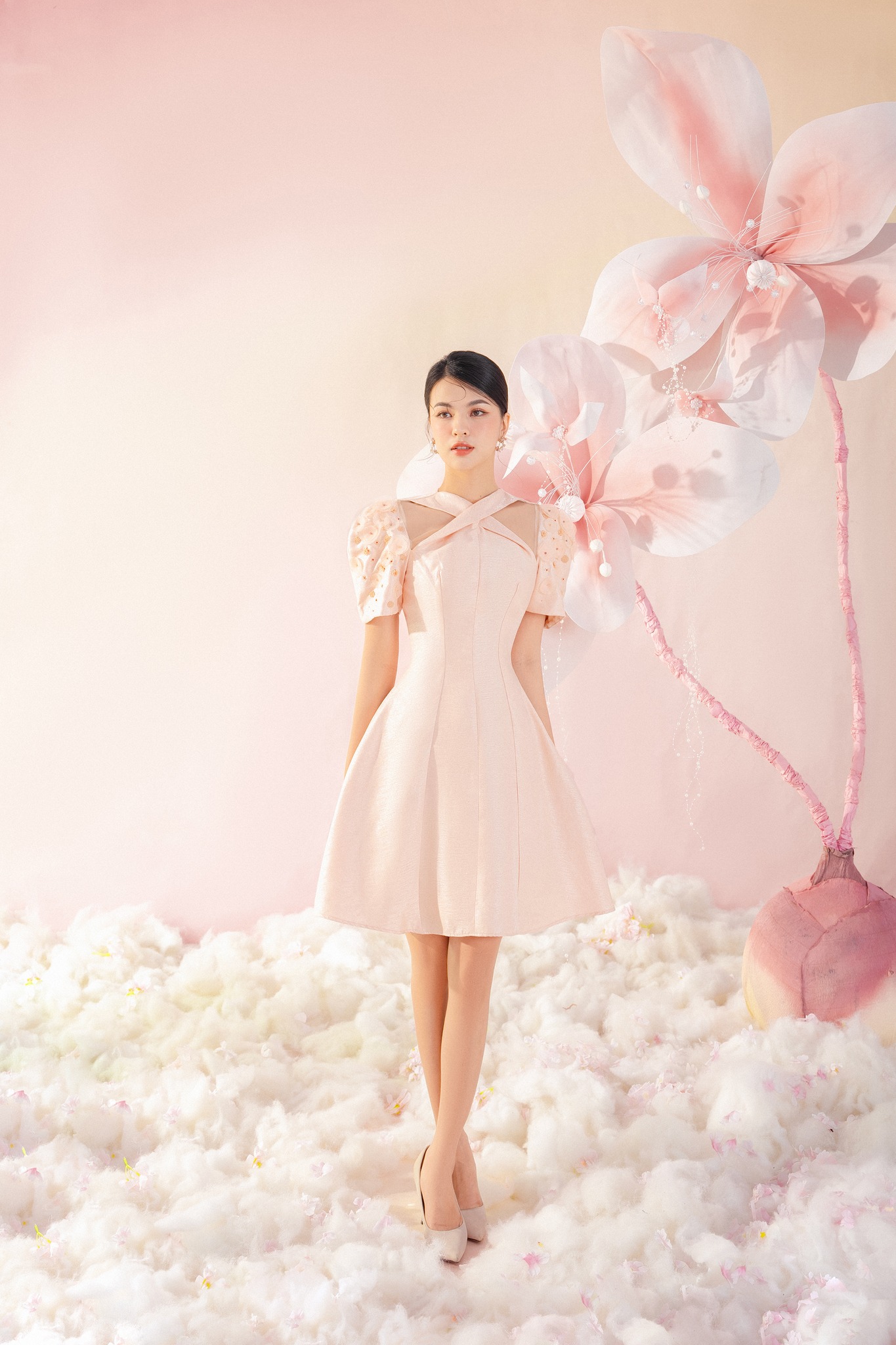 Chỉ 15-19/01 Sale upto 50% OLV - Đầm Gabi Cutout Embro Dress
