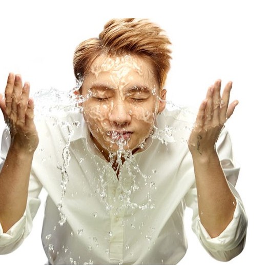 Sữa rửa mặt sáng mịn da cho nam Nivea Men Extra White (100g)