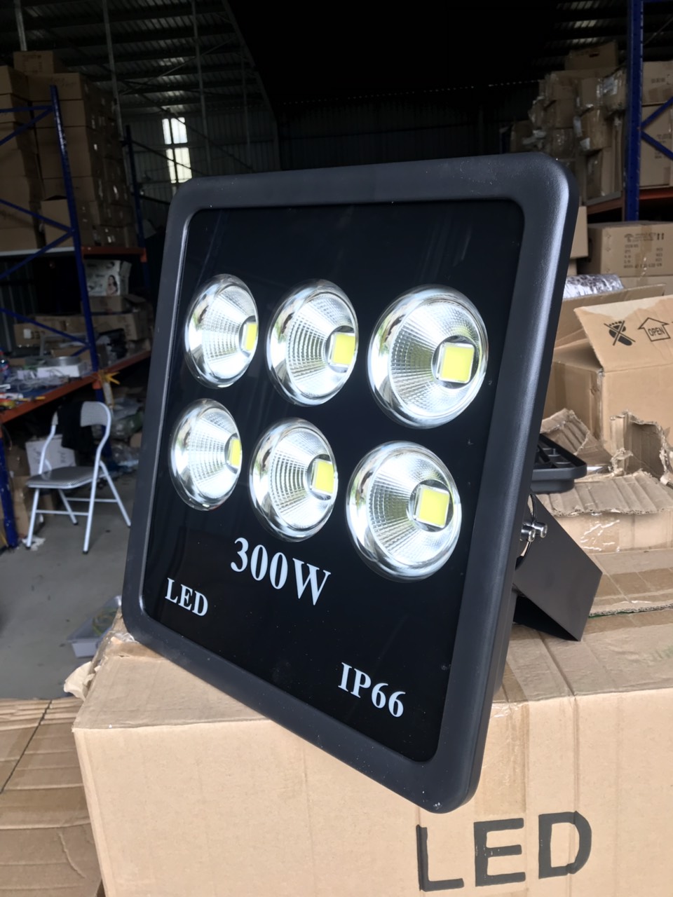 Đèn pha cốc 300W chống nước chiếu sân bóng siêu sáng