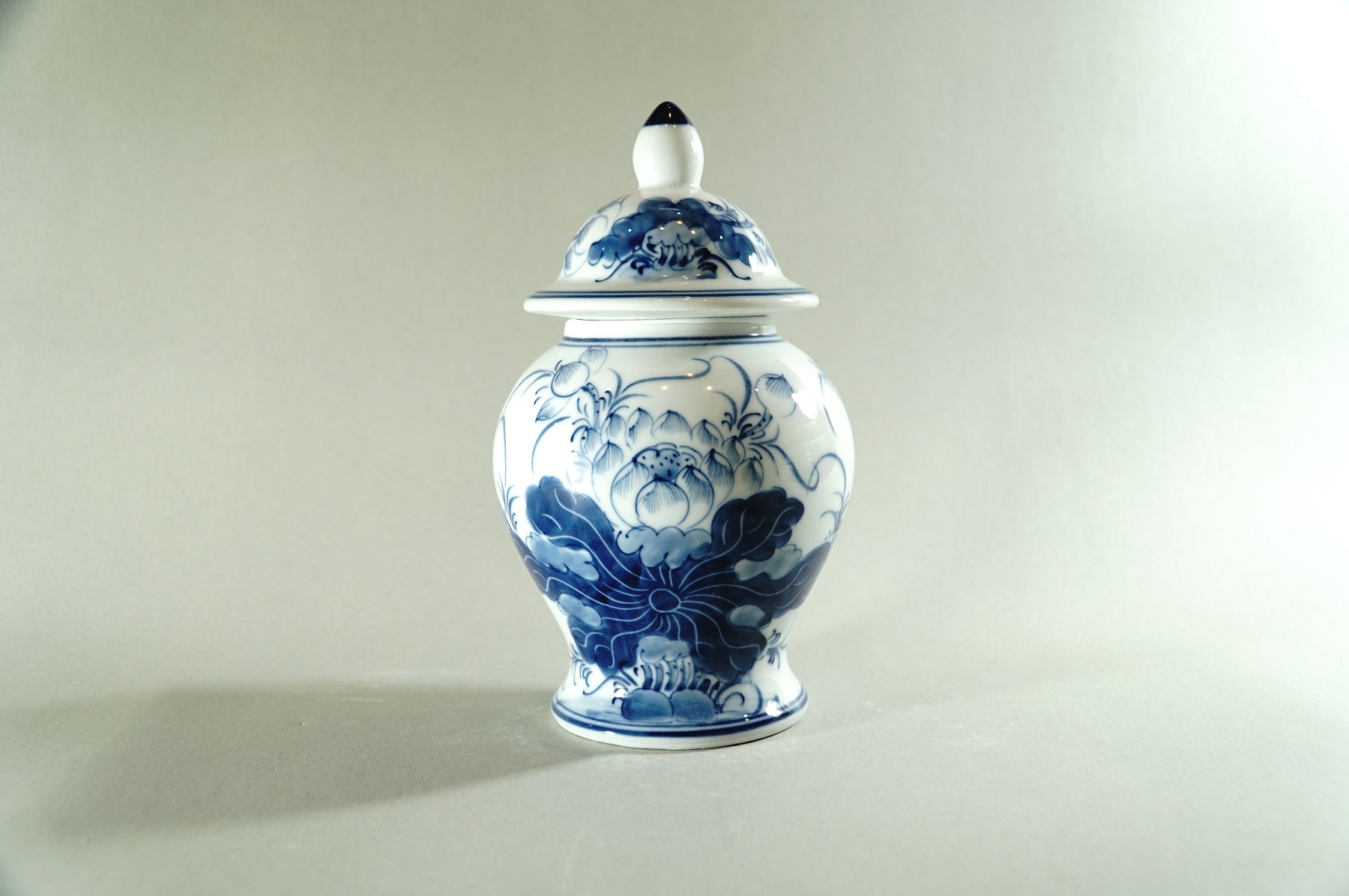 Chóe hủ gạo ngũ cốc thờ cúng gốm sứ Long Loan Bát Tràng sen nở trong đầm - Nhiều cỡ