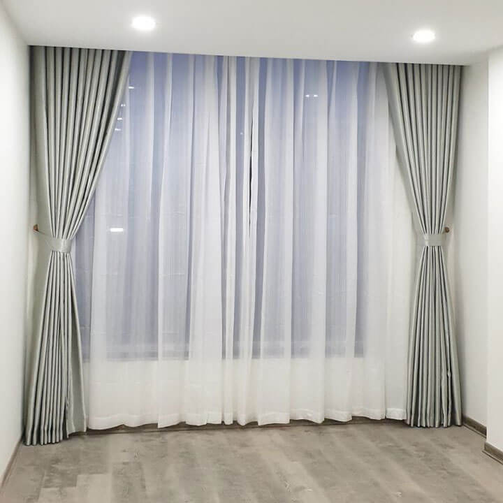 Rèm kéo cửa sổ màu xám nhạt