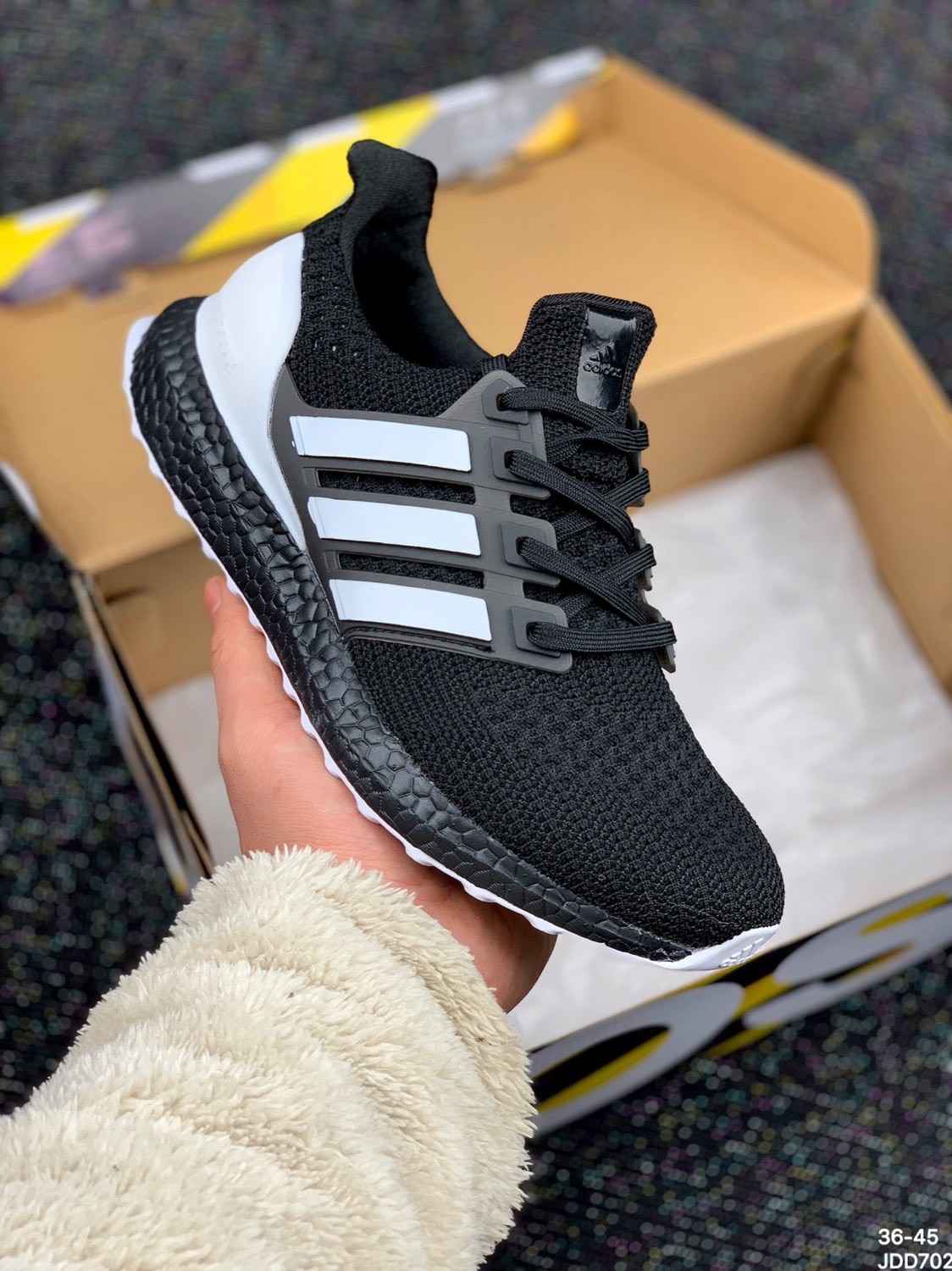 [HCM]GIÀY THỂ THAO ULTRABOOST 4.0 (ĐEN SỌC TRẮNG)
