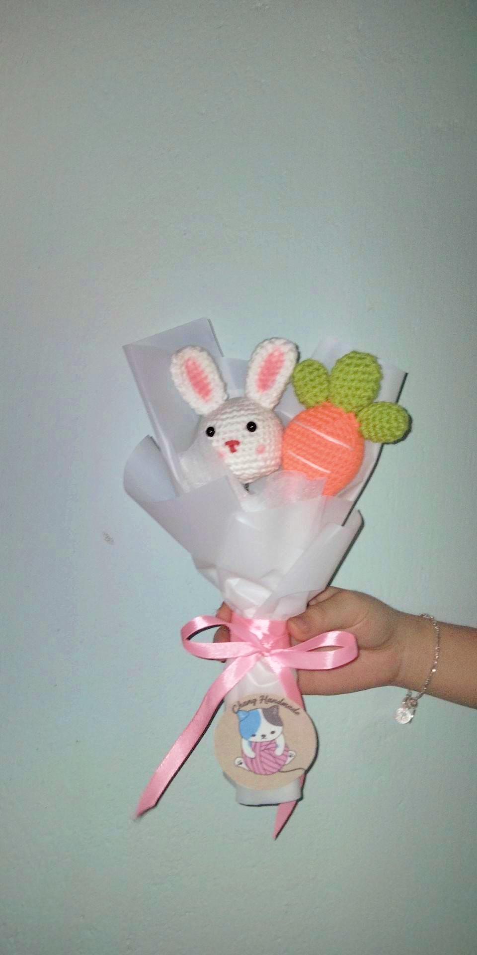 Bó hoa cà rốt và thỏ bằng len handmde