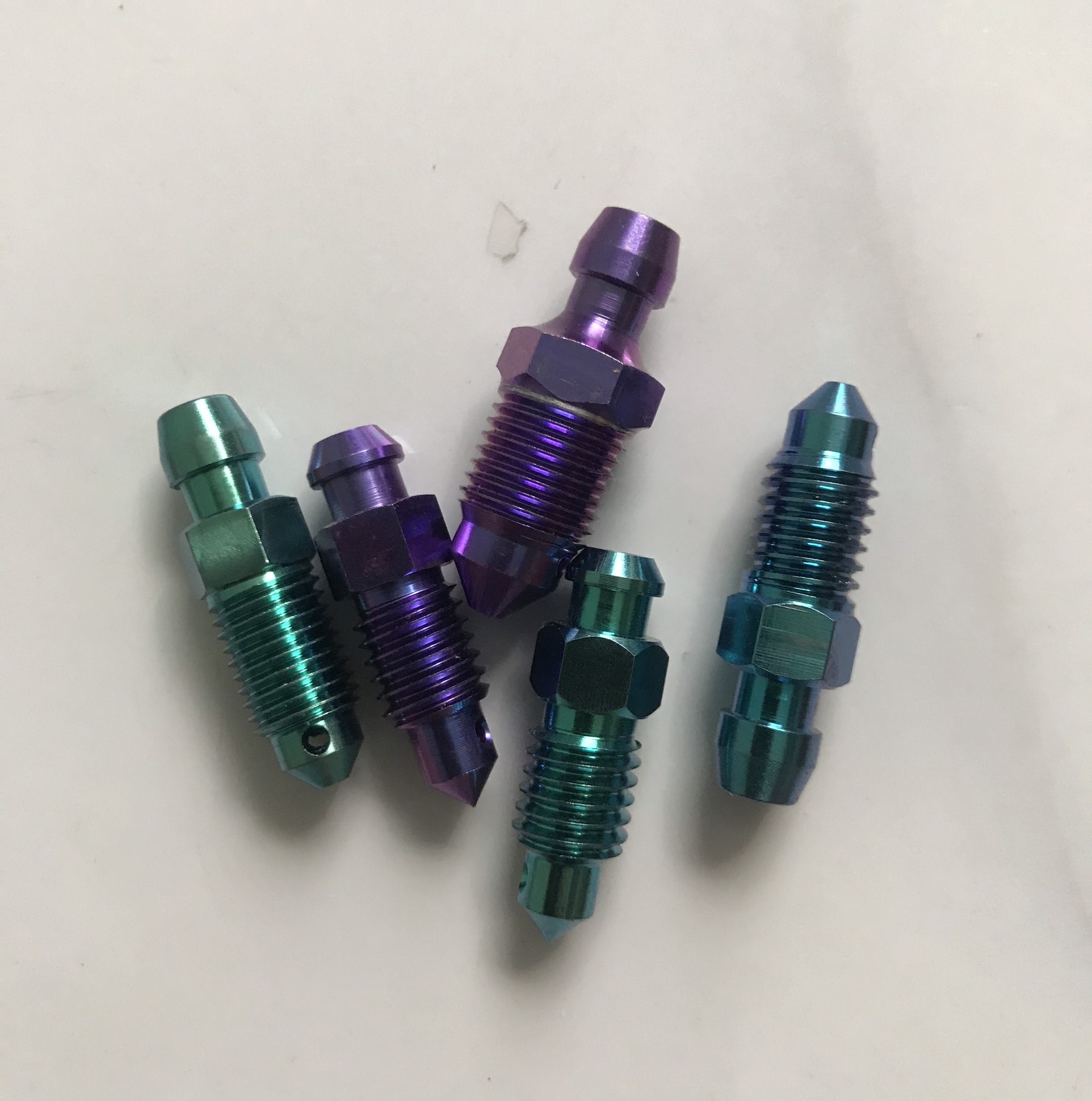 ỐC Titan GR5 Xả Gió Heo Dầu 8li và 10li
