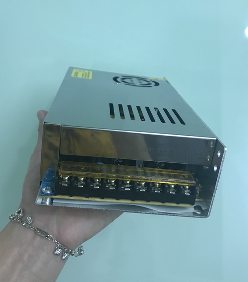 Nguồn 5V40A, có Quạt