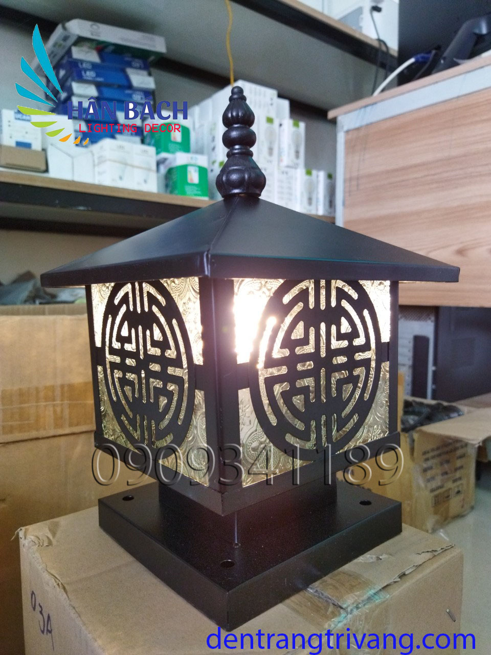 [HCM]Đèn trụ cổng: Mẫu đèn trang trang trí ngoài trời D200 mái trơn - KÈM BÓNG LED