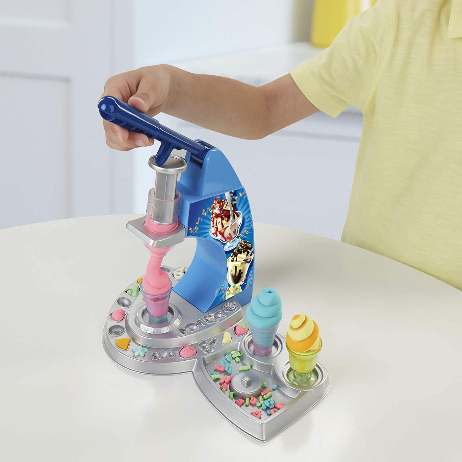 Đồ chơi PLAYDOH - Máy làm kem thần kì - Mã SP E6688
