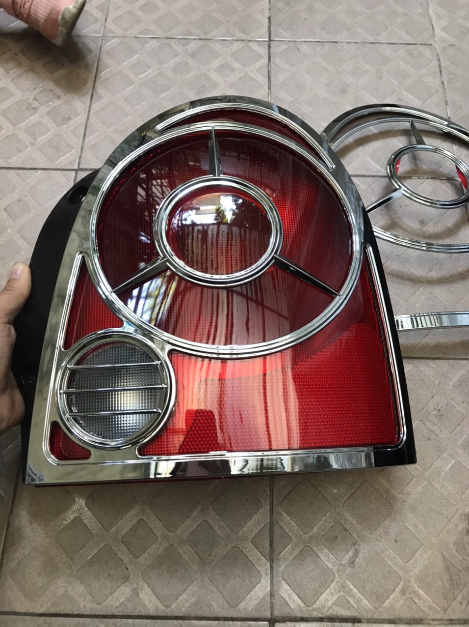 Ốp inox viền trang trí đèn hậu Chery QQ3