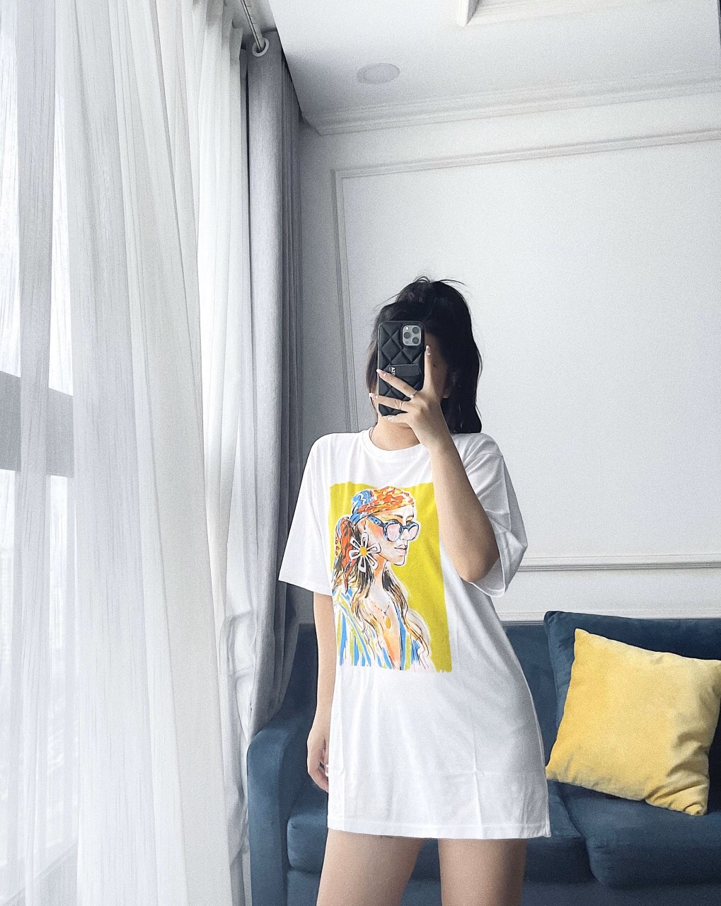 Áo phông hình cô gái đội khăn