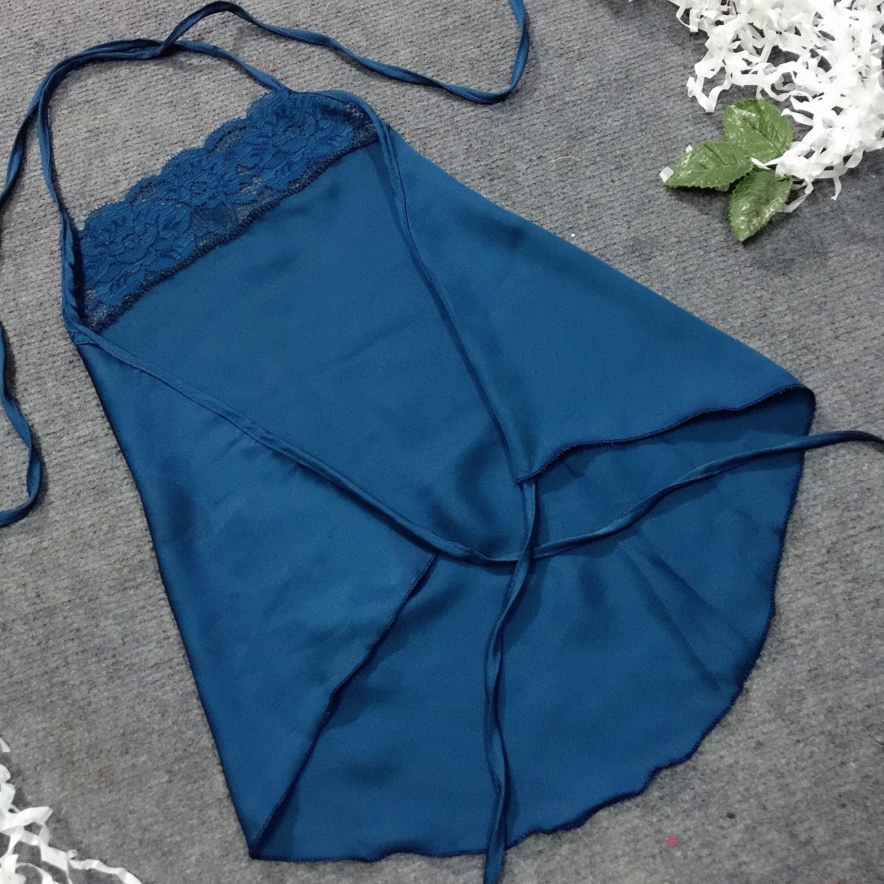 Đồ ngủ yếm phi lụa cổ ren quần xẻ sexy DN0031