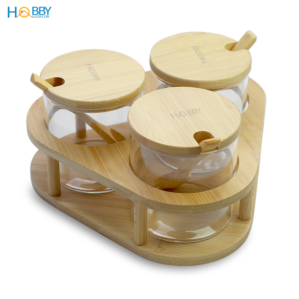 Combo 3 hủ gia vị thủy tinh HOBBY GVTG khay tam giác gỗ tre - có muỗng và nắp - dung tích 180ml mỗi lọ