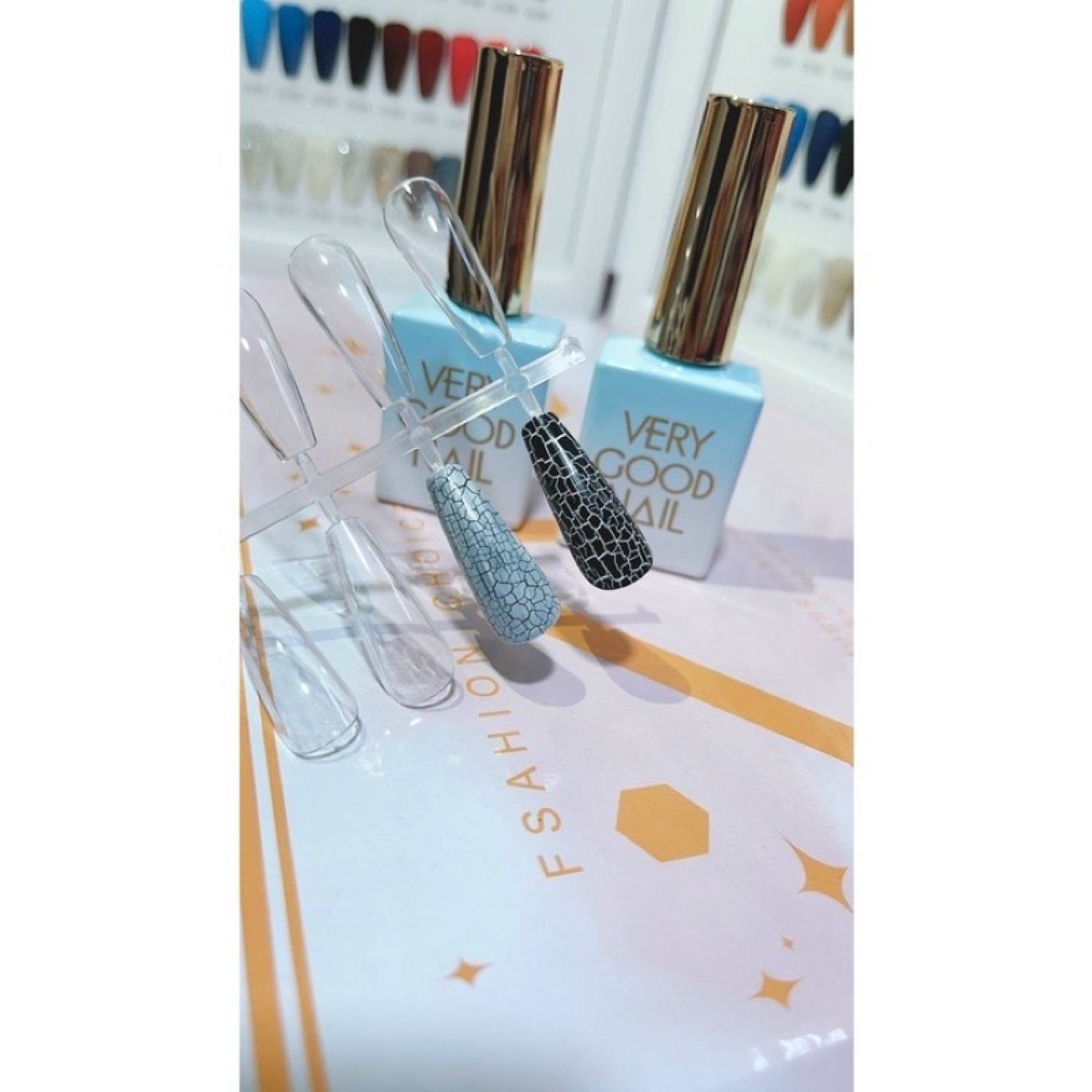Sơn ɡel nứt Very Good Nail 2 màu trắng đen