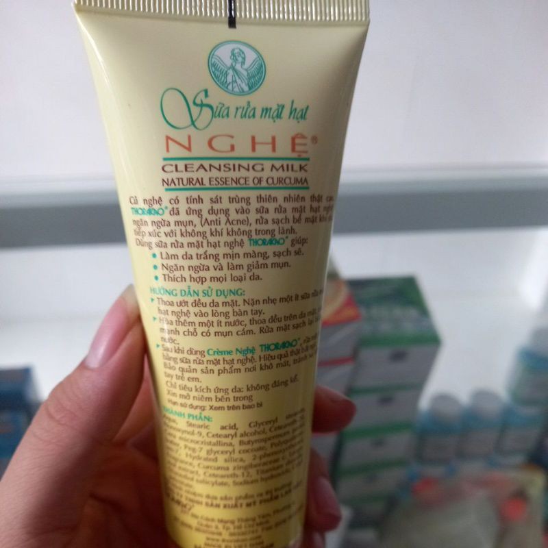 SỮA RỬA MẶT HẠT NGHỆ
