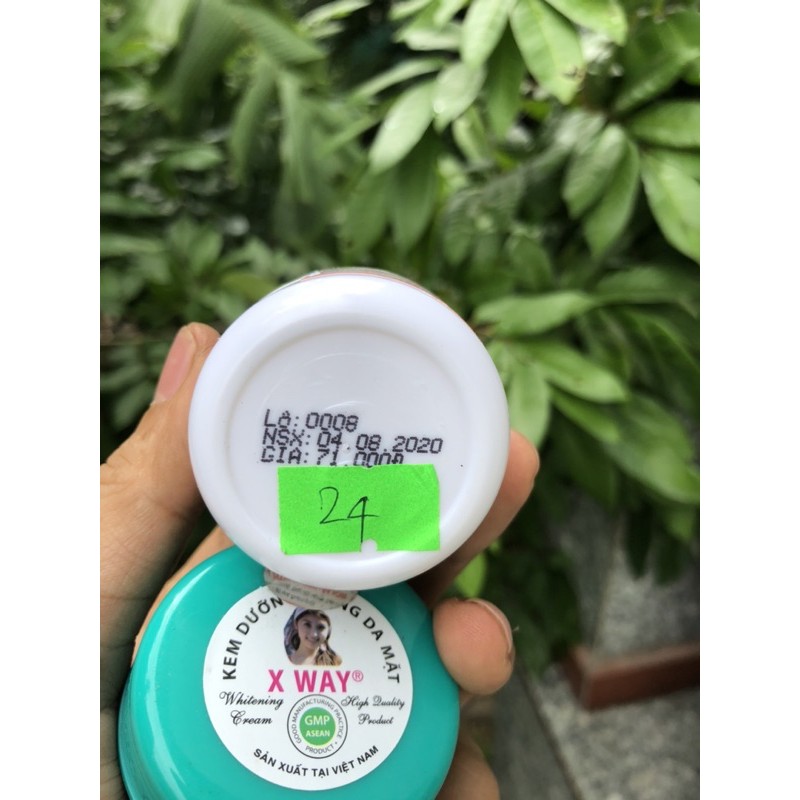 Kem Dưỡng Trắng Da X Way Xanh và Trắng