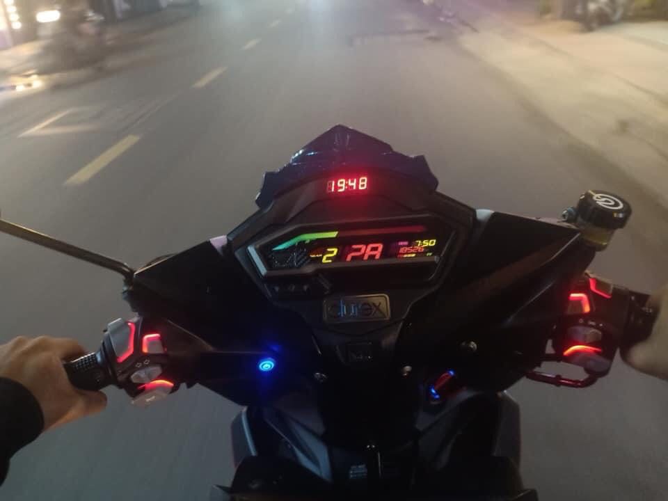 Bộ cùm đèn 2 bên cho Ex vario ( mọi loại xe máy )