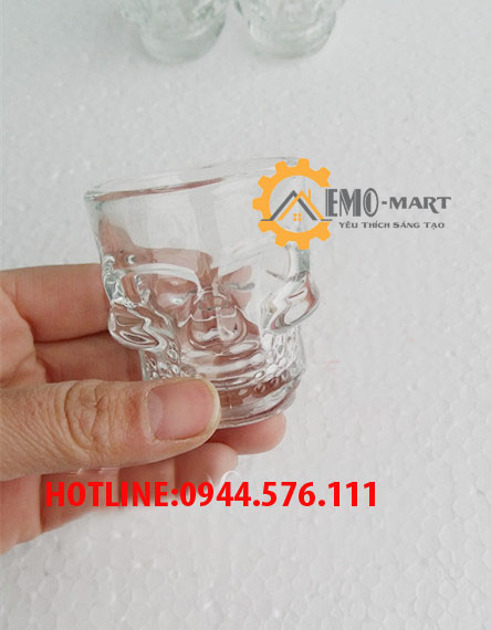 Ly thủy tinh hình đầu lâu