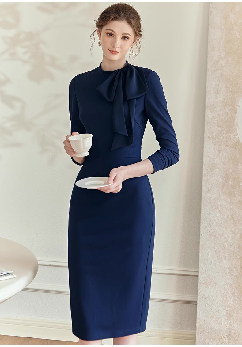 Đầm xanh đen cột cổ tay dài dáng ôm bút chì