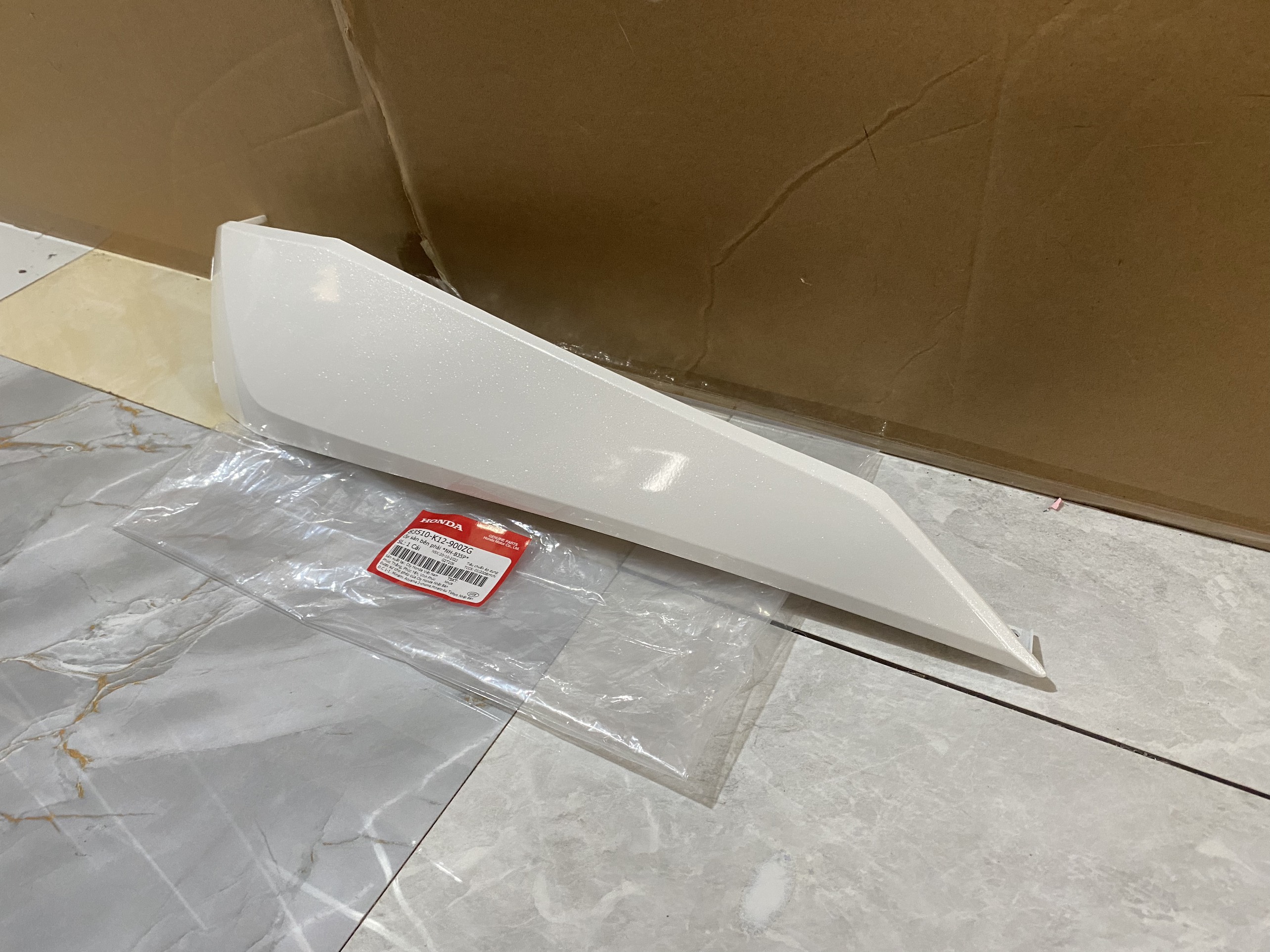 Ốp sàn bên phải Lead 125 2013 - 2015 *NH-B35P* (83510K12900ZG)