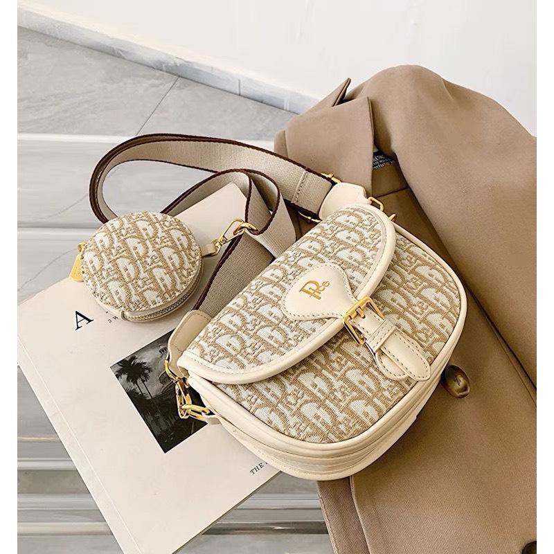 Túi đeo vai đeo chéo dáng bầu dây đeo họa tiết tặng kèm ví tròn