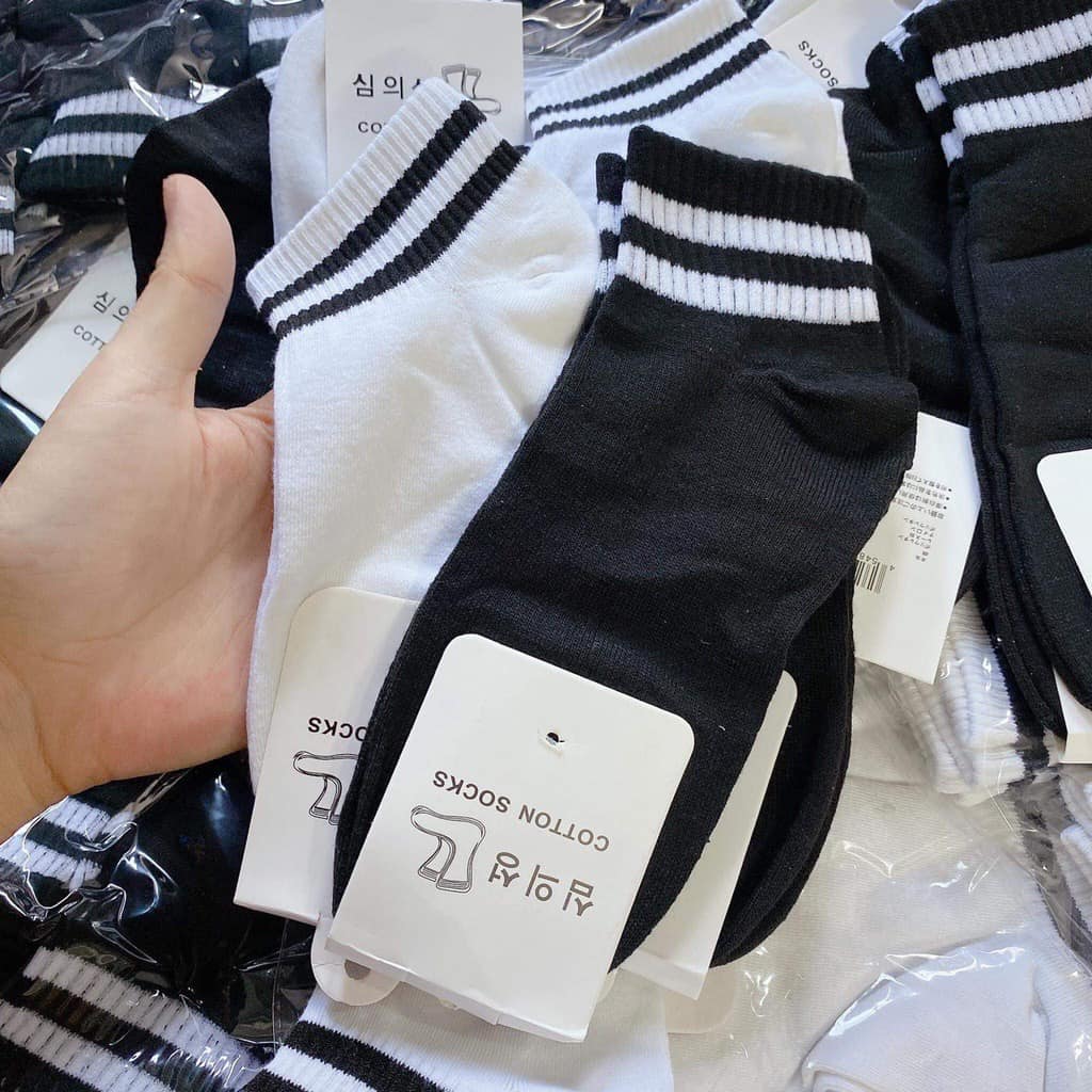 Combo 2 đôi tất kẻ sọc Hàn Quốc.