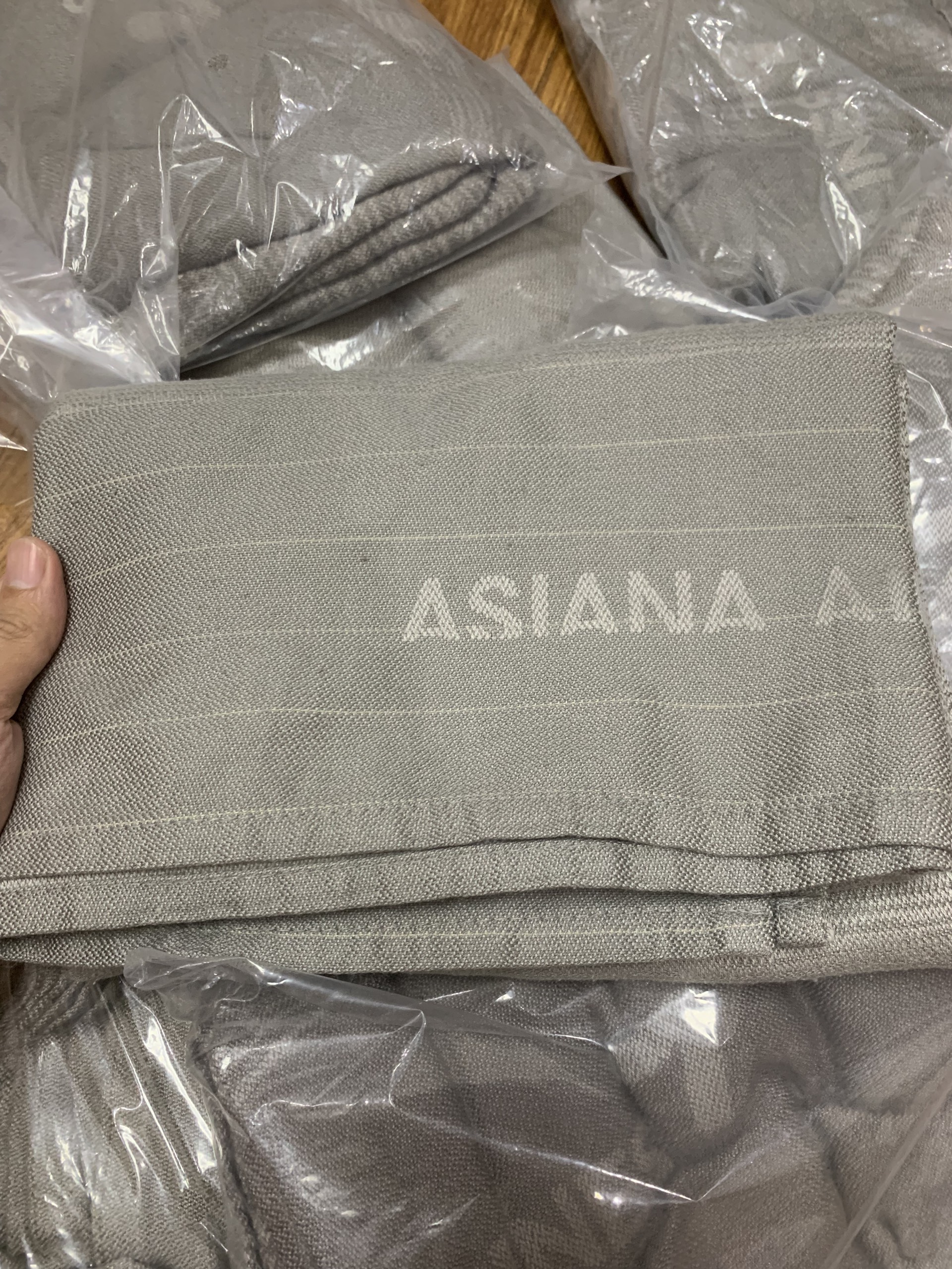 Chăn hàng không xám Asiana