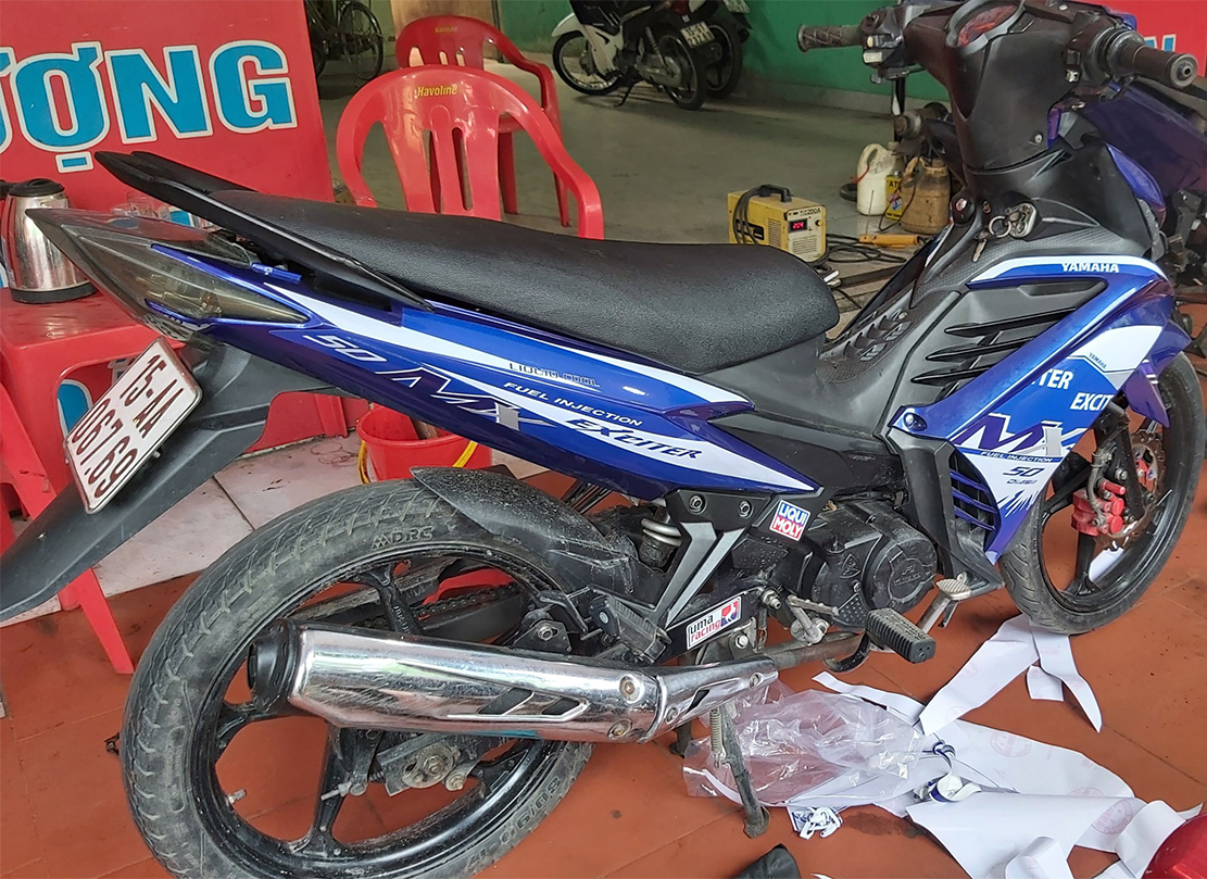 Tem exciter 50 xanh trắng MX