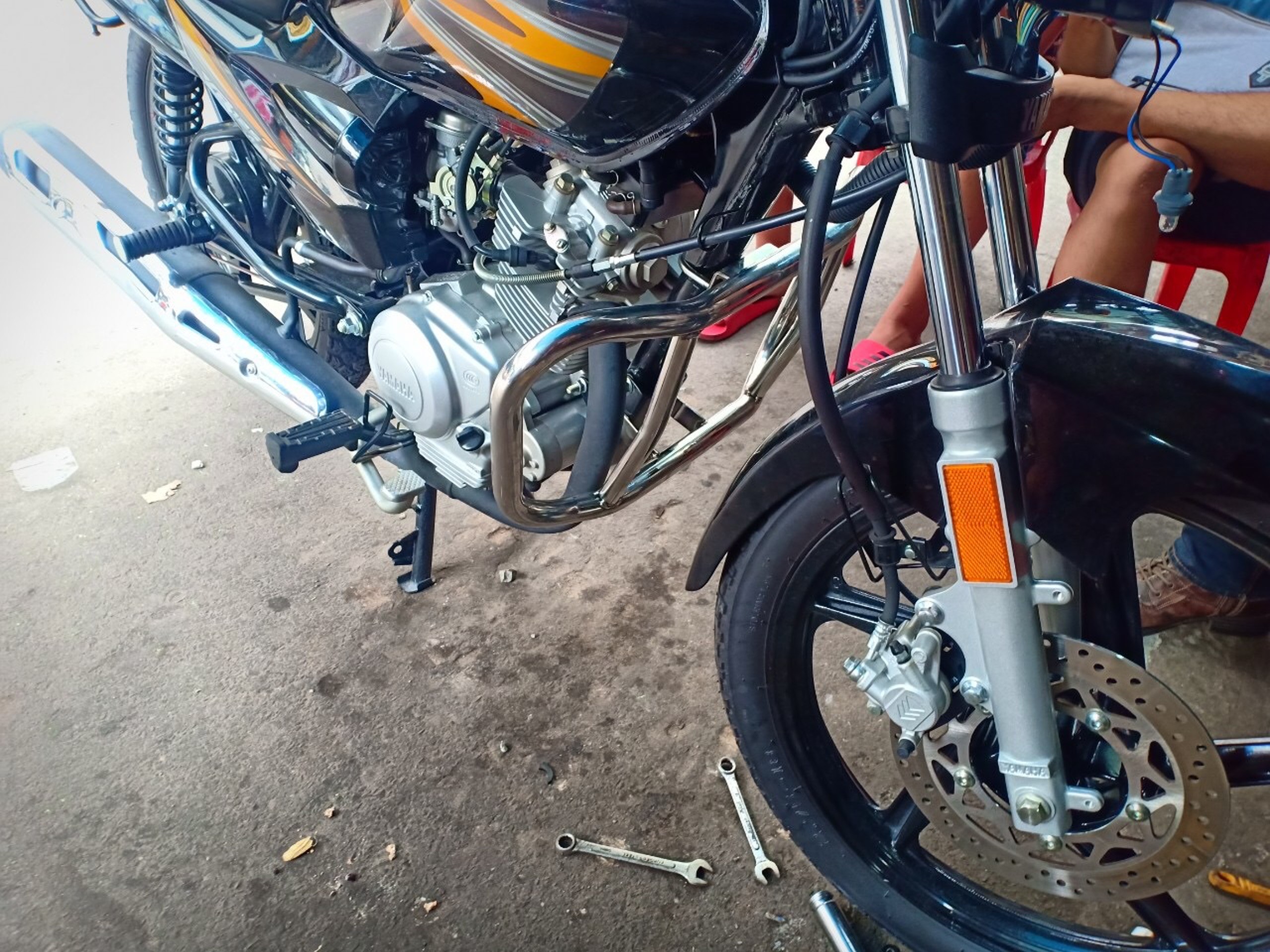 chống đổ moto inox