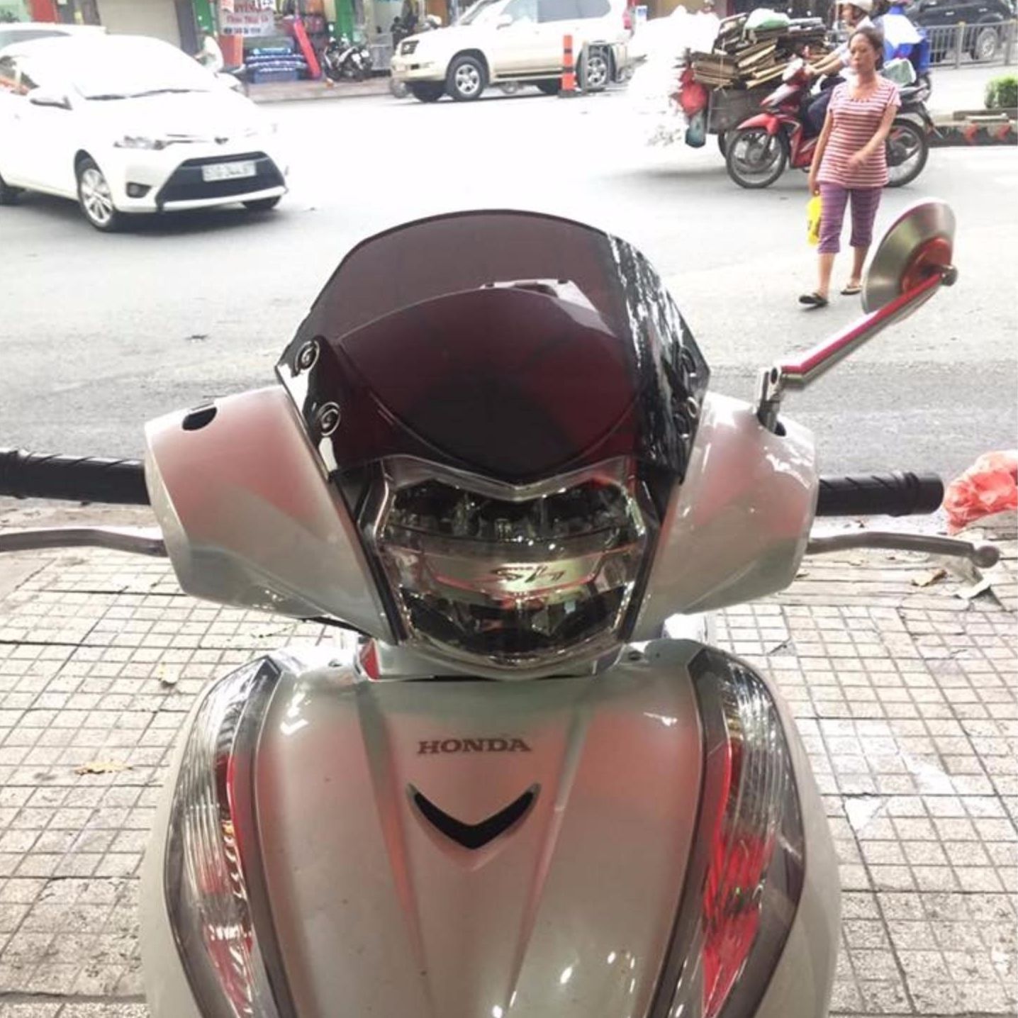 Kính chắn gió SH300i 2017 Zhipat (240005)