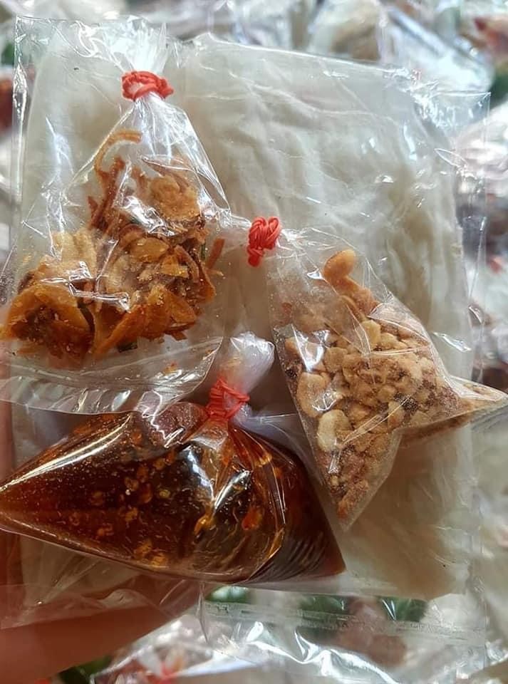COMBO 10 BÁNH TRÁNG CHẤM SỐT ME , ĐẬU PHỘNG , HÀNH PHI , SATE