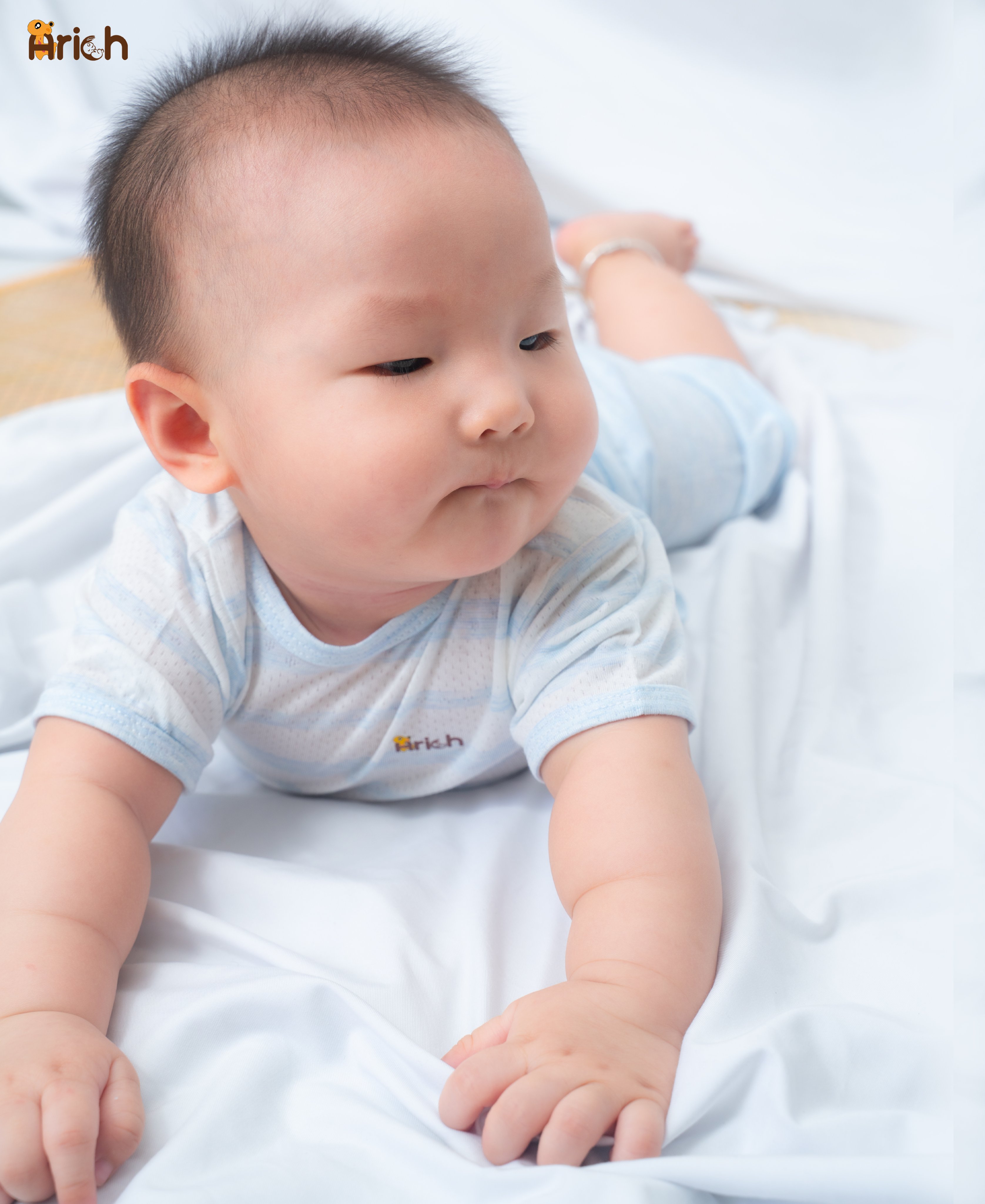 NEW ITEM Bộ quần áo cộc cài vai mẫu mới vải sợi tre Arich size 6 tháng đến