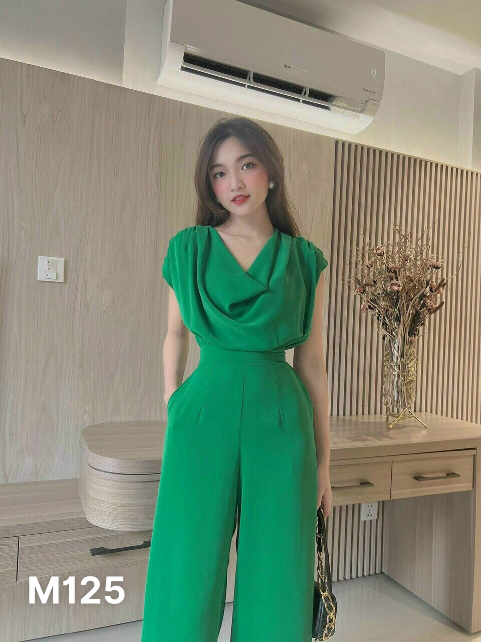Jumpsuit nữ sát nách vải lụa cổ đổ dáng dài trơn M125