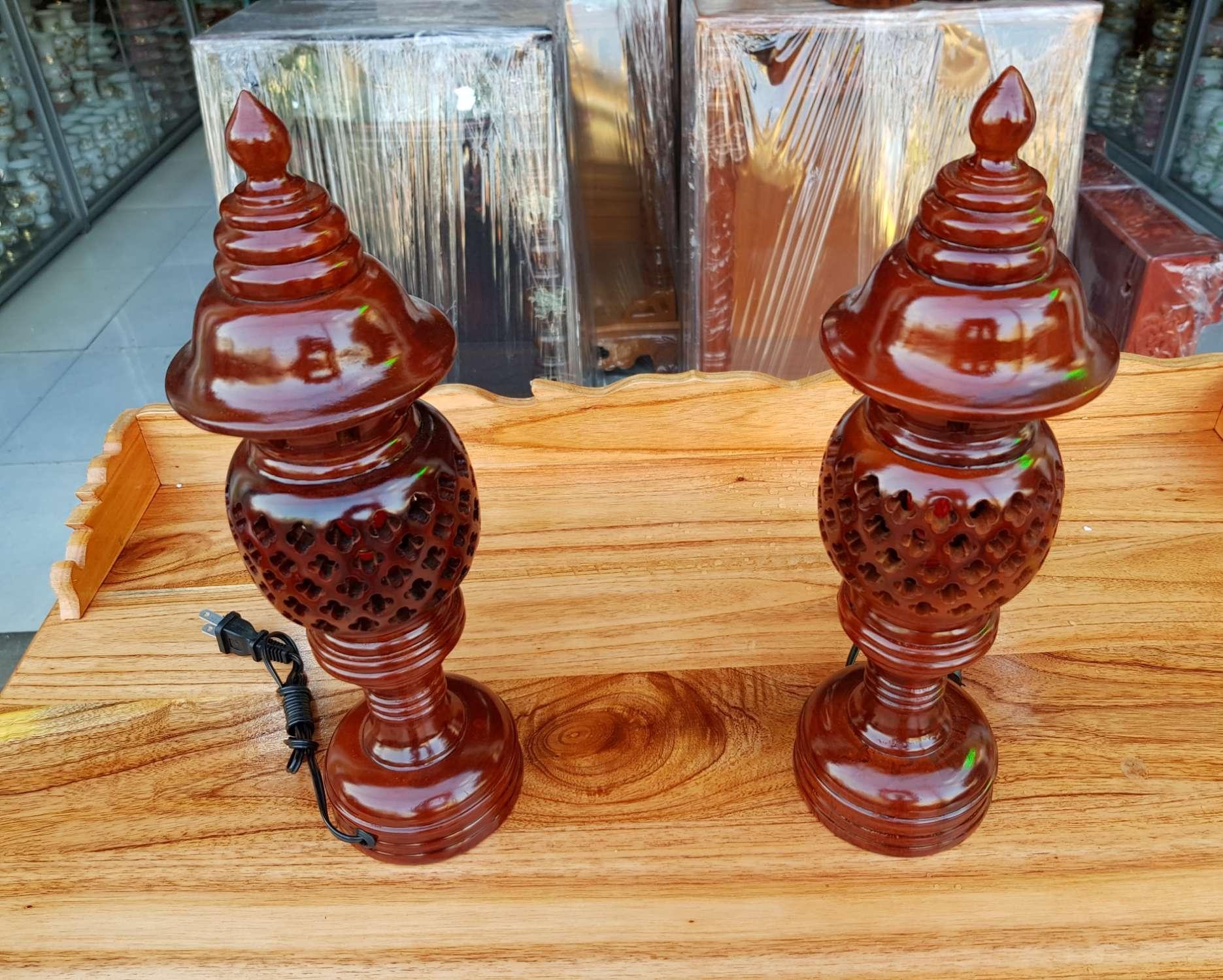 Cặp đèn thờ gỗ tràm bông vàng cao 41 cm