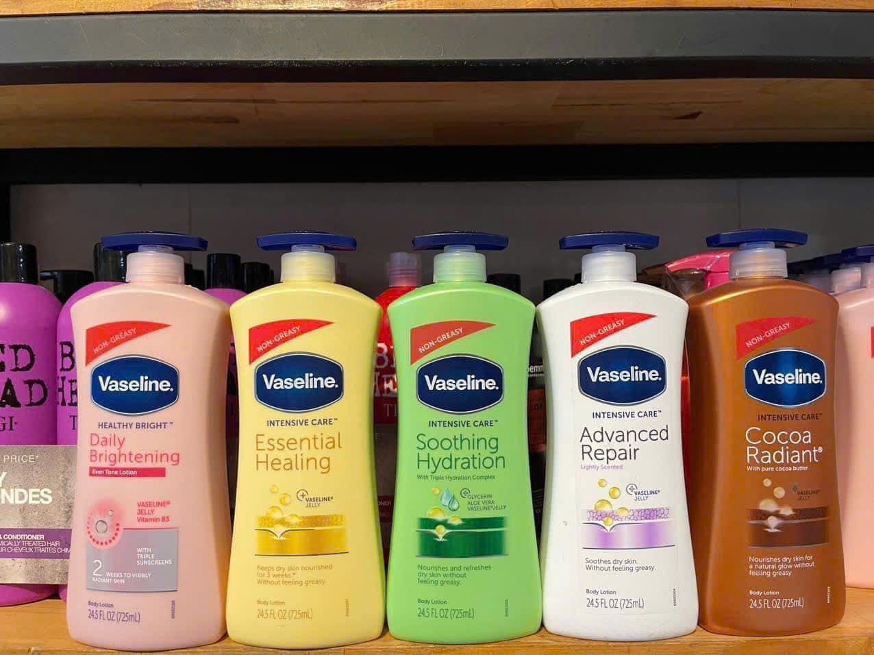 Dưỡng Thể Cấp Ẩm Vaseline 725ml - Trắng
