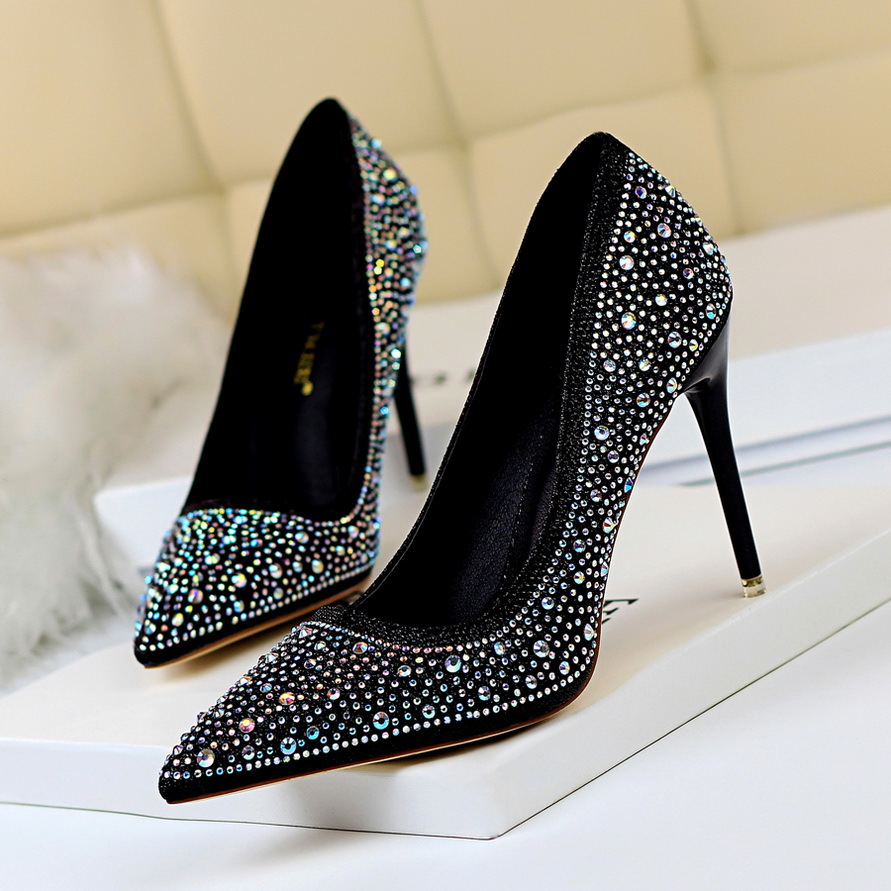 305-1 HIGH HEELS BIG TREE