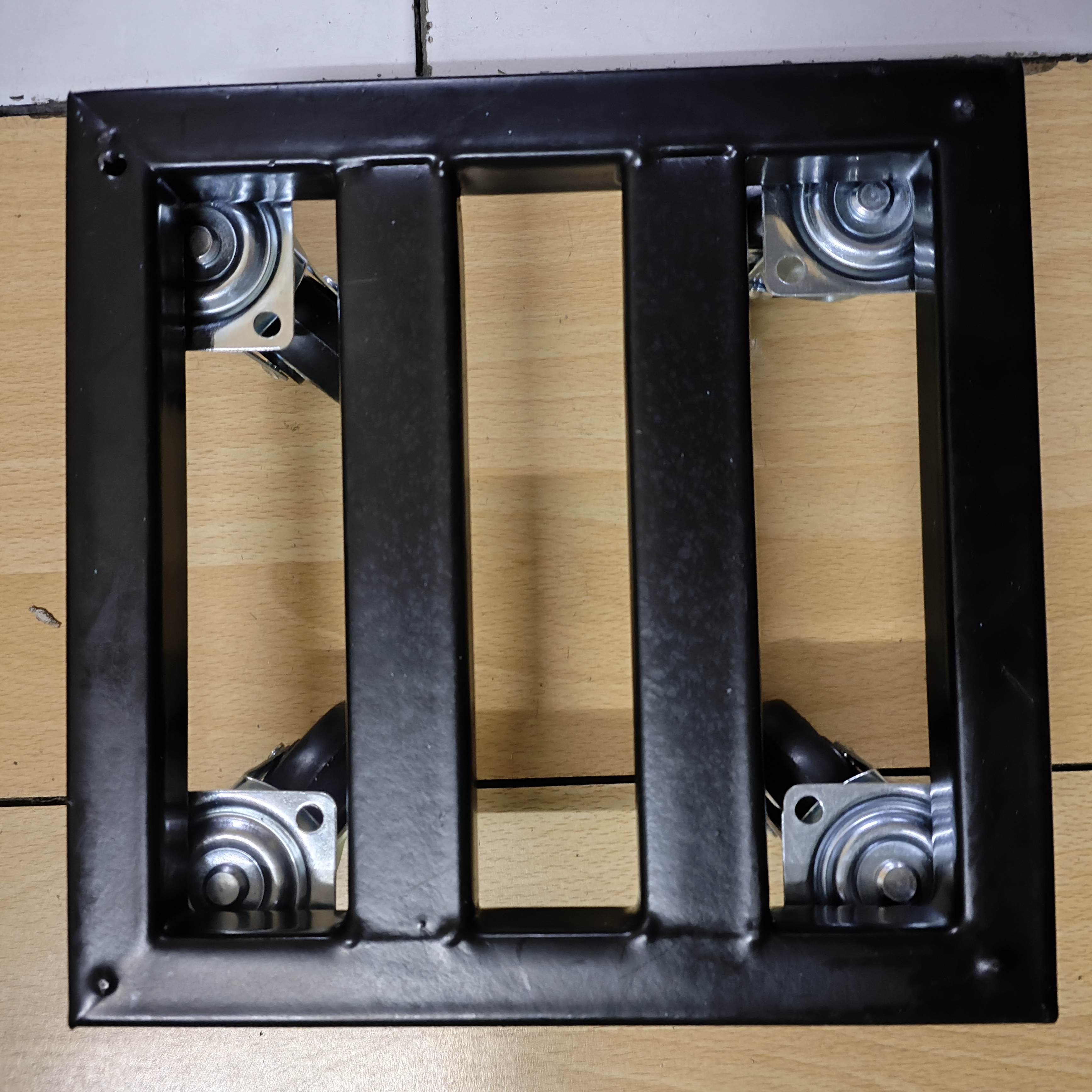 Đế Lót Chậu Trồng Cây - Đế Bánh Xe Đa Năng(Kích Thước 20X20)