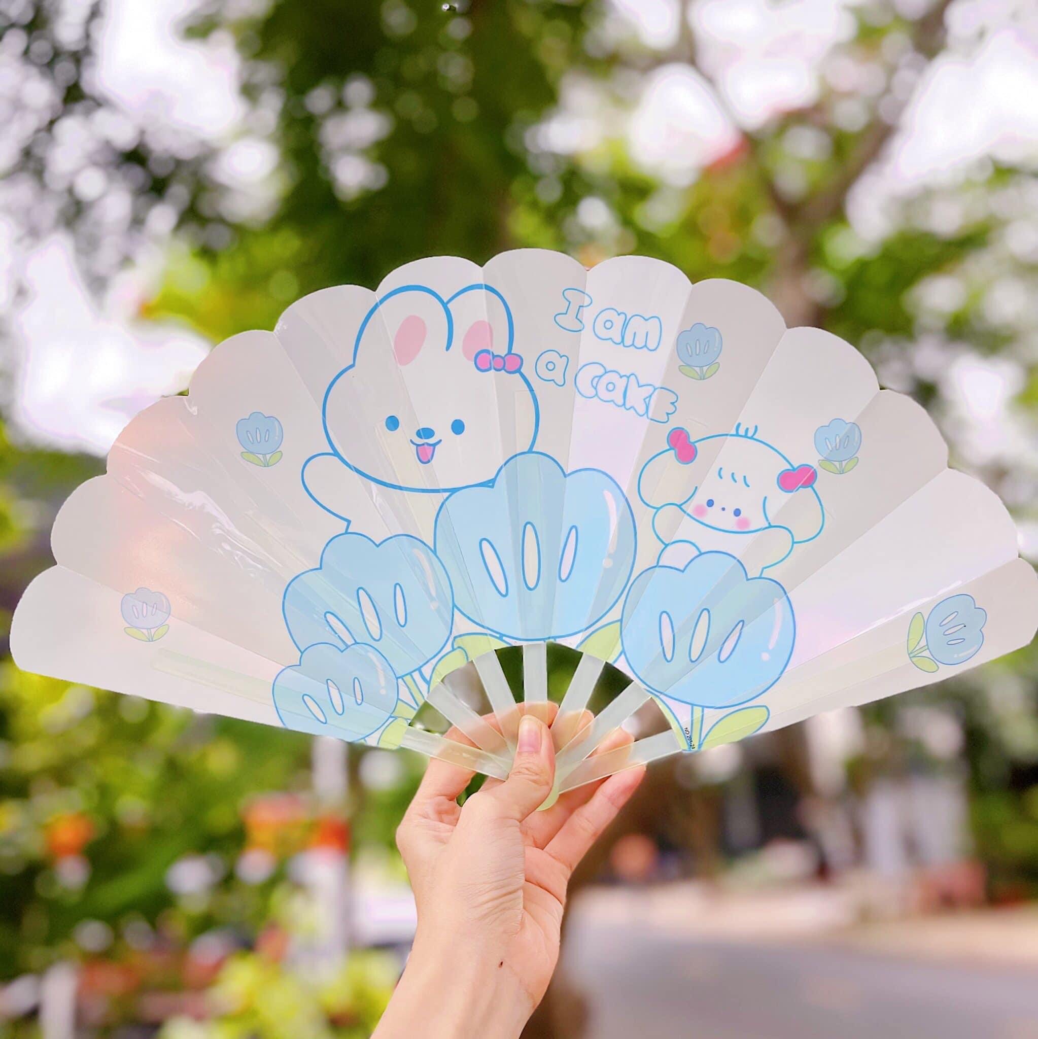 Quạt xếp học sinh dễ thương
