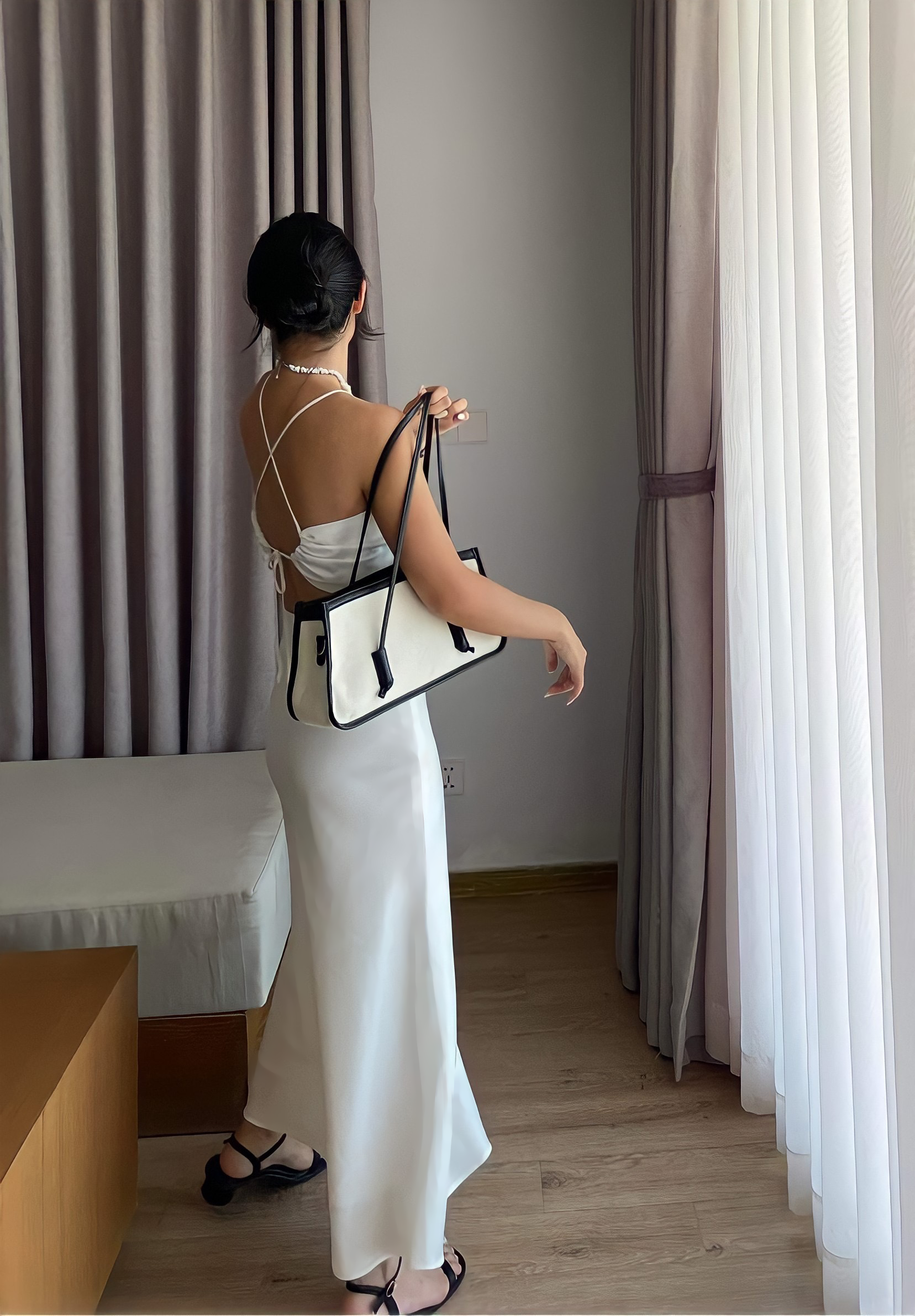 [Nhập LAZXUHUONG05 giảm 70k/499k] ƯỚM Chân váy Cong lụa cao cấp hai màu trắng đen