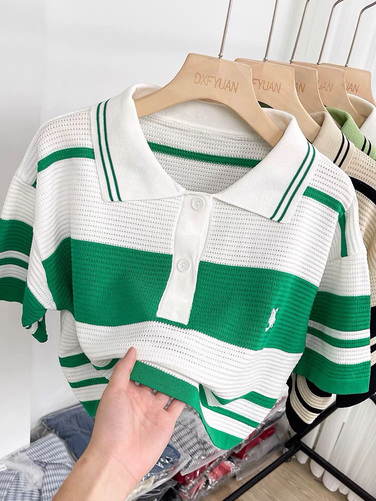 Áo croptop len dáng rộng cổ bẻ phối màu