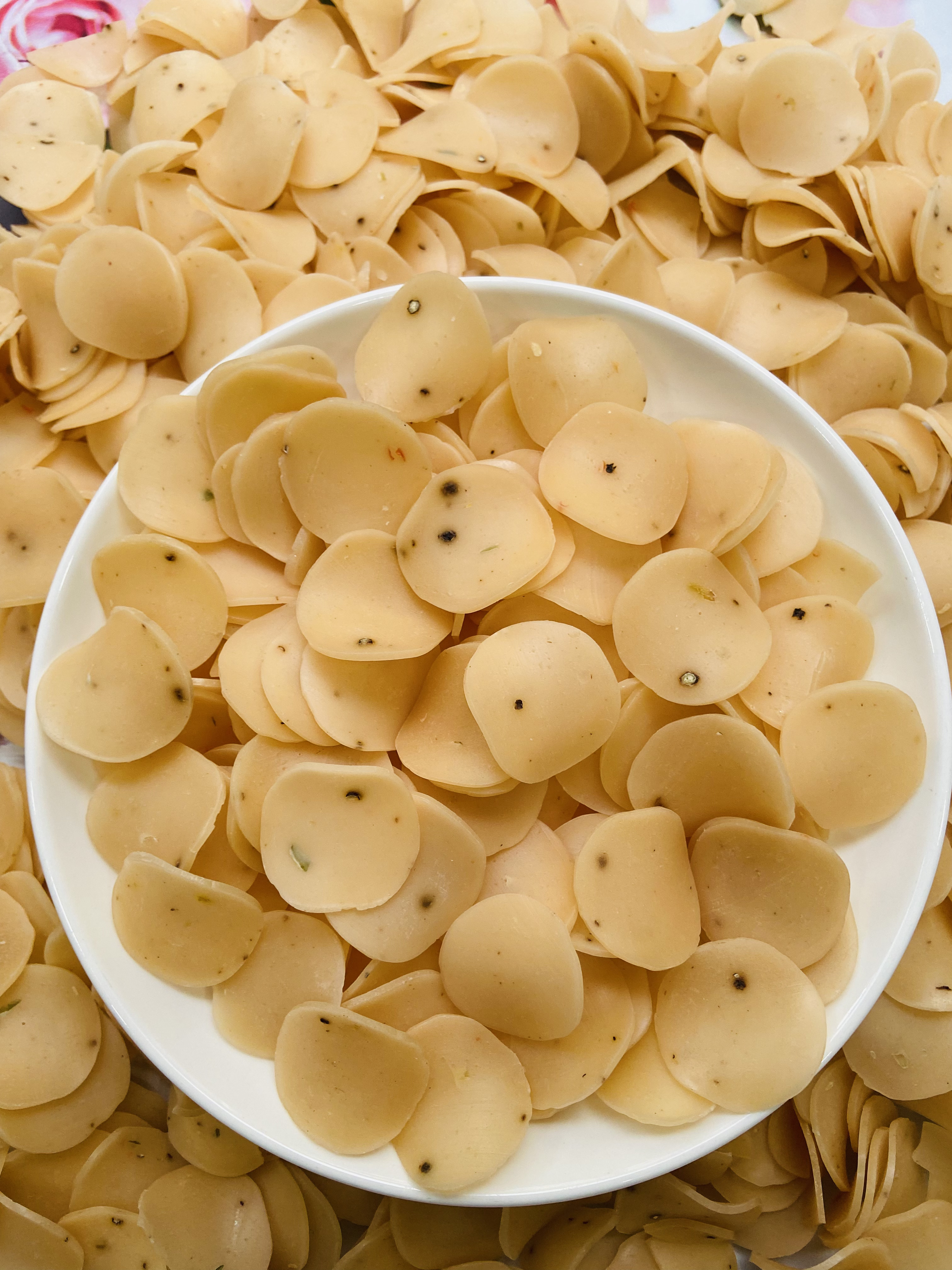 Bánh phồng tôm tiêu đặc sản Sa Đéc