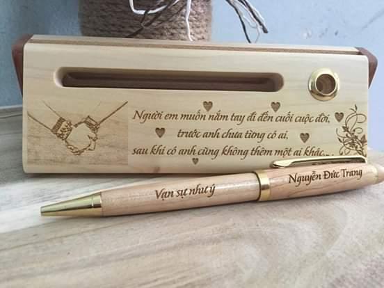 Hộp bút+ bút gỗ khắc hình