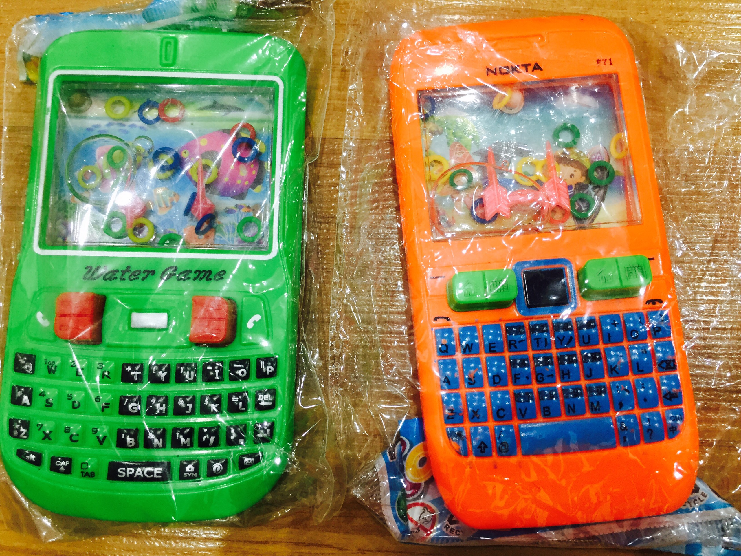 Combo 2 Đồ chơi bấm nước thả vòng cá heo trẻ em