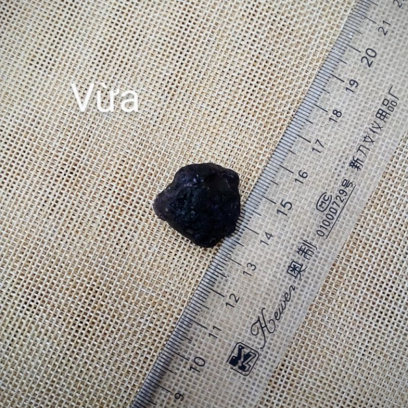 Viên đá đen Flourite