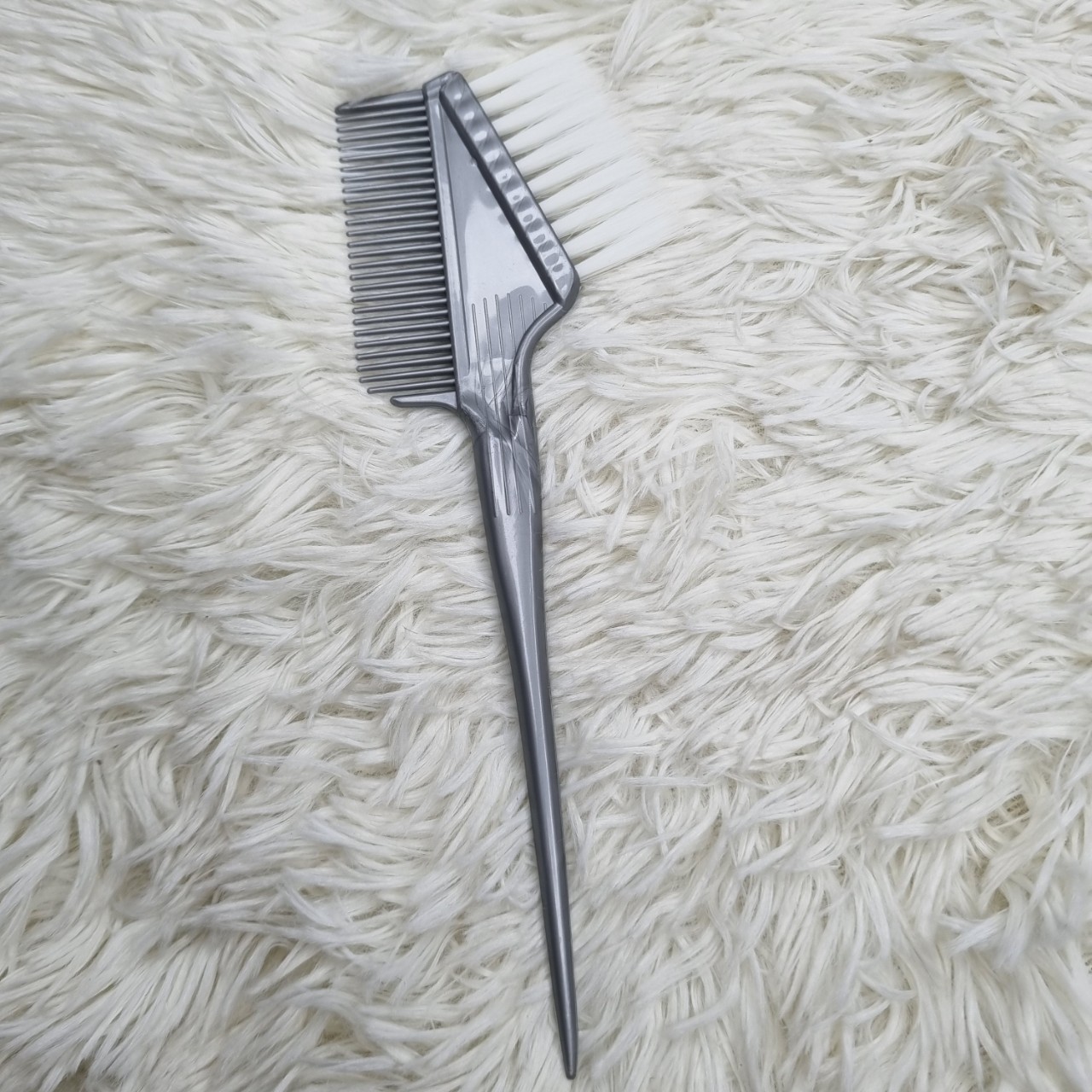 CHÉN VÀ LƯỢC NHUỘM TÓC