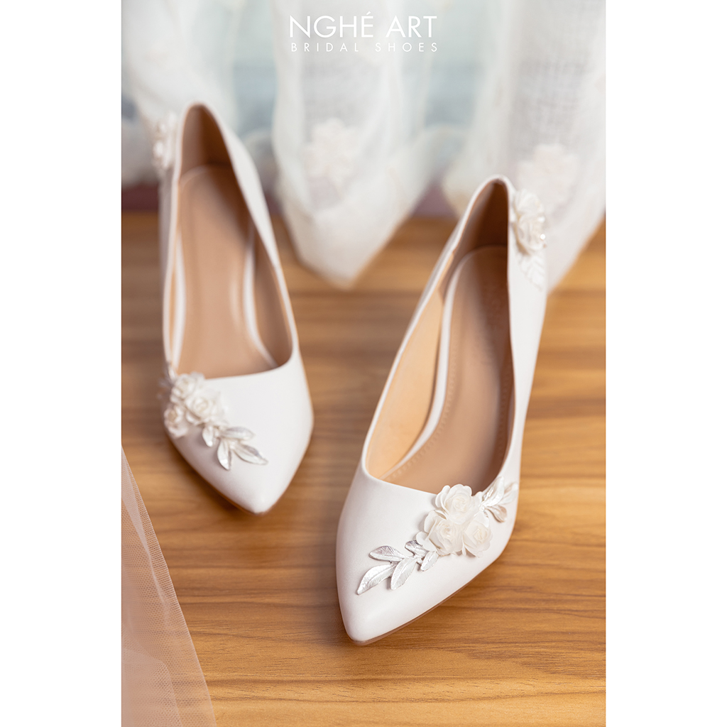 Giày cưới Nghé Art cao gót đính hoa lụa 224