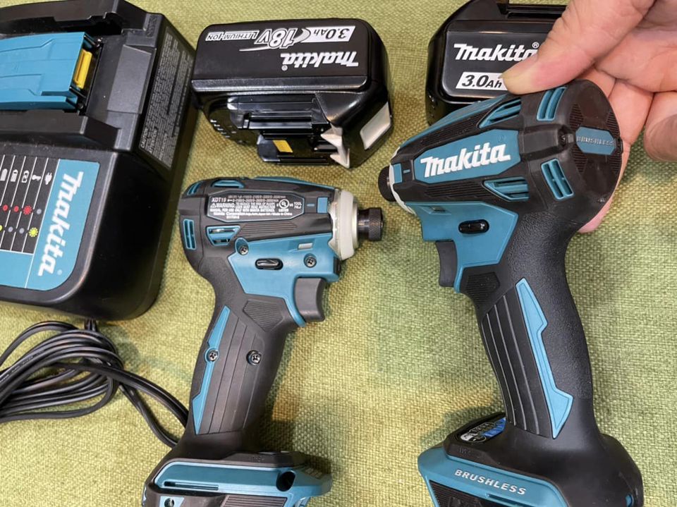 Máy vặn vít makita xdt19