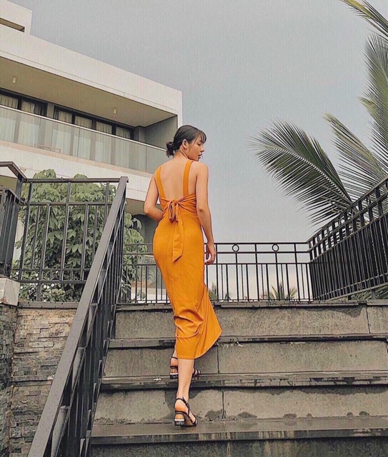 Đầm vàng nghệ nơ sau